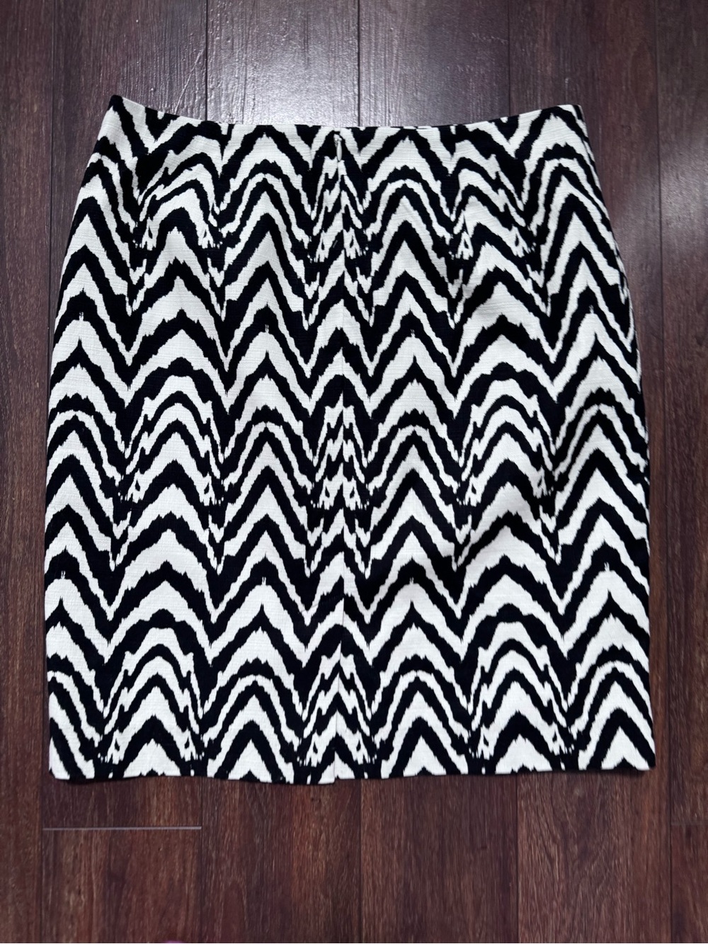 Banana Republic Black & White Chevron Mini Skirt